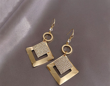 Γυναικεία σκουλαρίκια με κρεμαστό και διακοσμητικές πέτρες