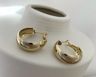 Γυναικεία casual σκουλαρίκια σε χρυσό χρώμα νέο μοντέλο