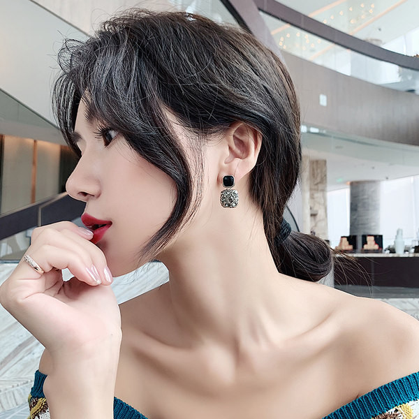 Κομψά γυναικεία σκουλαρίκια - με πέτρες