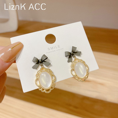 Viseće ženske naušnice s kamenčićem i vrpcom