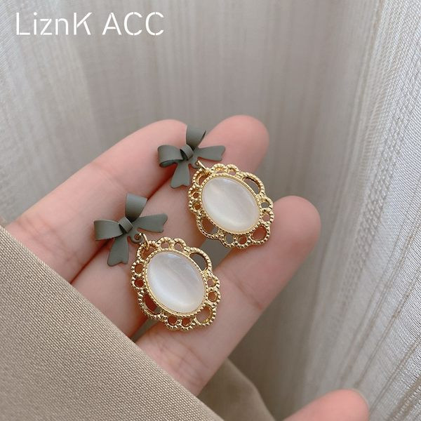 Viseće ženske naušnice s kamenčićem i vrpcom