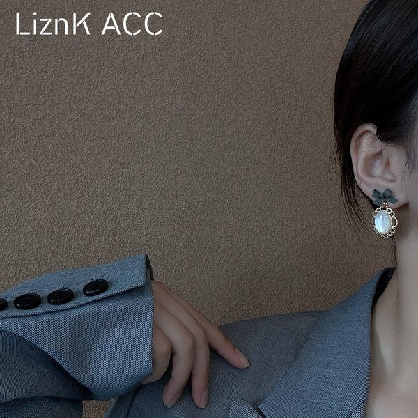 Viseće ženske naušnice s kamenčićem i vrpcom