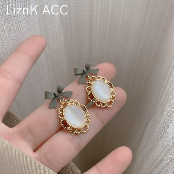 Viseće ženske naušnice s kamenčićem i vrpcom