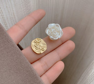 Casual γυναικεία στρογγυλά σκουλαρίκια με τριαντάφυλλο