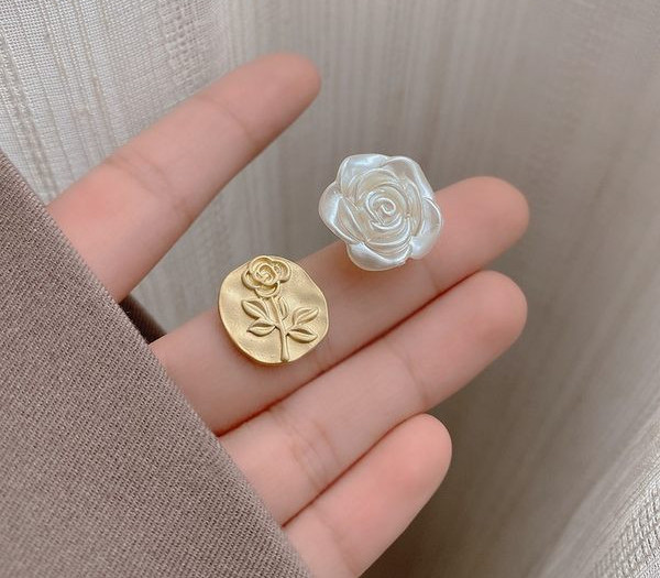 Casual γυναικεία στρογγυλά σκουλαρίκια με τριαντάφυλλο