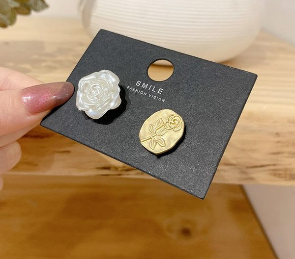 Casual γυναικεία στρογγυλά σκουλαρίκια με τριαντάφυλλο