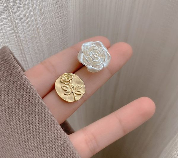 Casual γυναικεία στρογγυλά σκουλαρίκια με τριαντάφυλλο