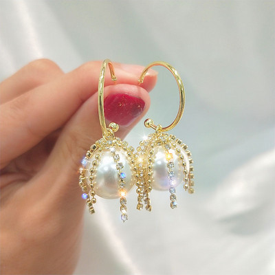 Aktuelne ženske naušnice u različitim modelima i bojama