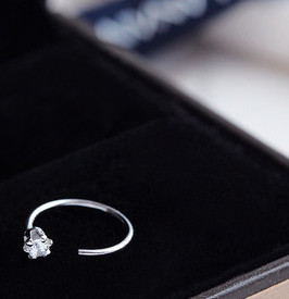 Νέο μοντέλο σκουλαρίκια με πέτρα - στρογγυλό σχήμα