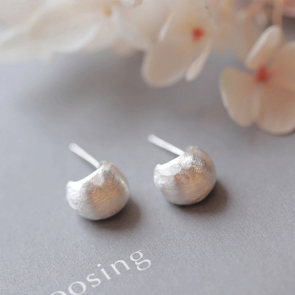 Ženske naušnice jednobojni model - srebrne boje