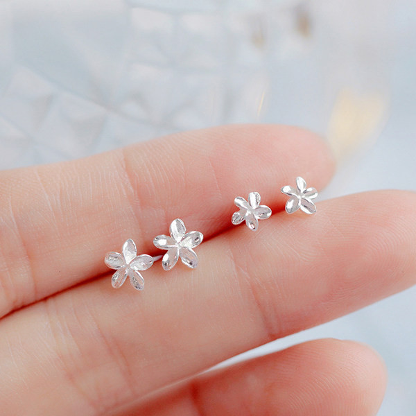 Γυναικεία σκουλαρίκια λουλούδια - ασημί χρώμα