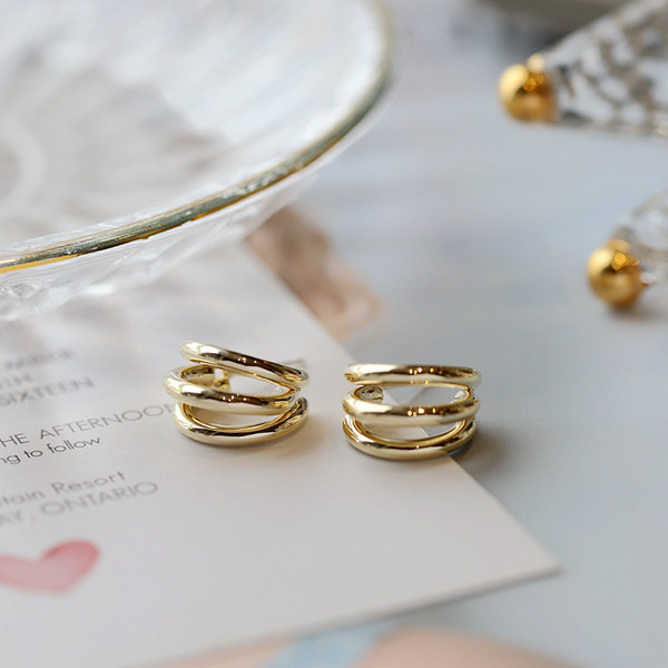 Elegantne ženske okrugle naušnice jednobojni model