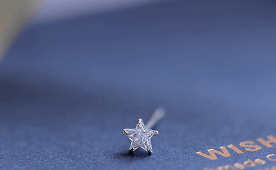 Малки дамски обеци във формата на звезда