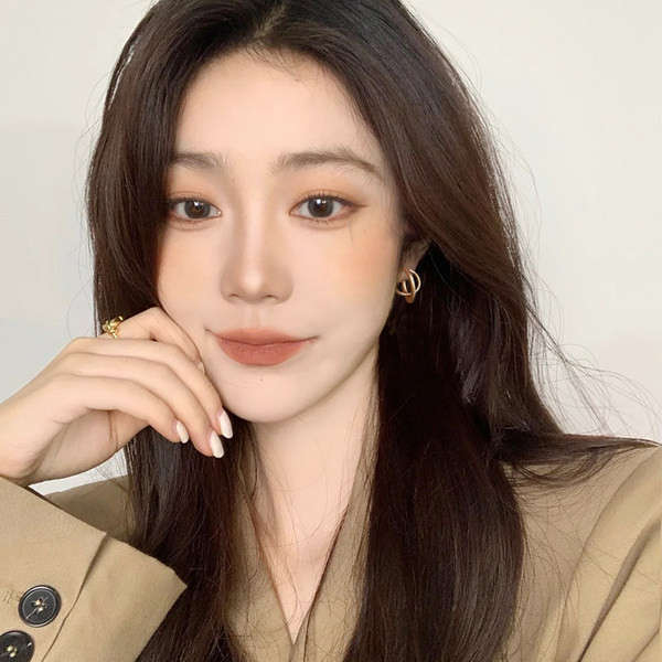 Ženske zlatne naušnice - nestandardnog oblika