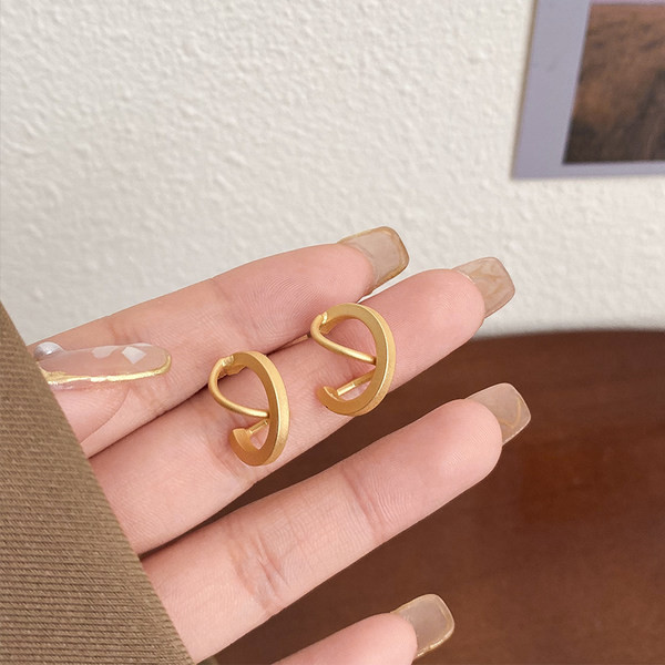 Ženske zlatne naušnice - nestandardnog oblika