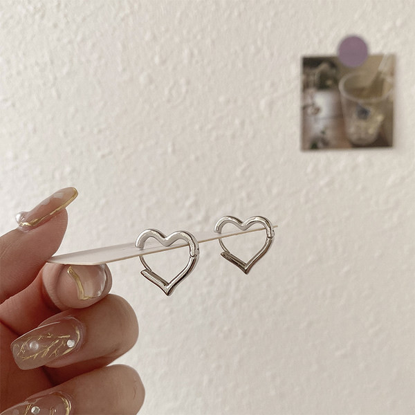 Svakodnevne ženske naušnice u obliku srca