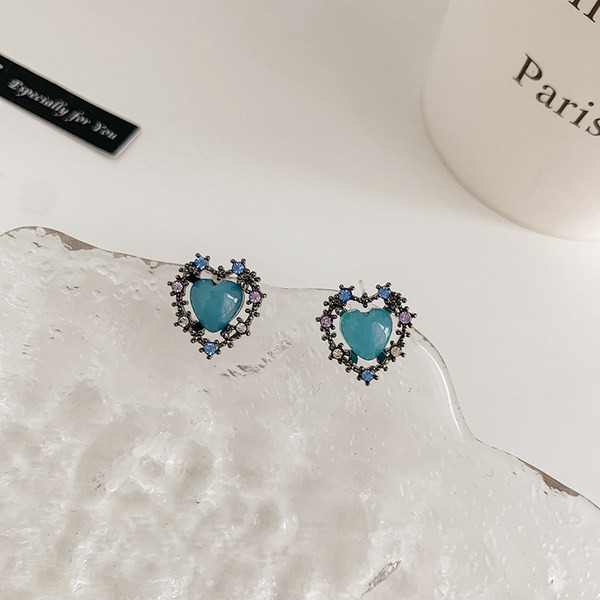 Дамски обеци сърце с цветни декоративни камъни