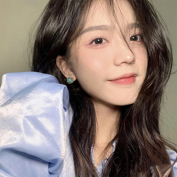 Дамски обеци сърце с цветни декоративни камъни