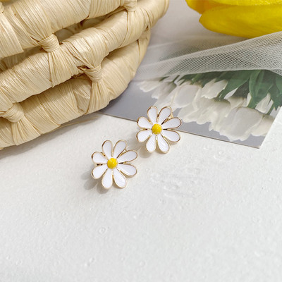 Κομψά γυναικεία σκουλαρίκια σε σχήμα λουλουδιού δύο μοντέλα