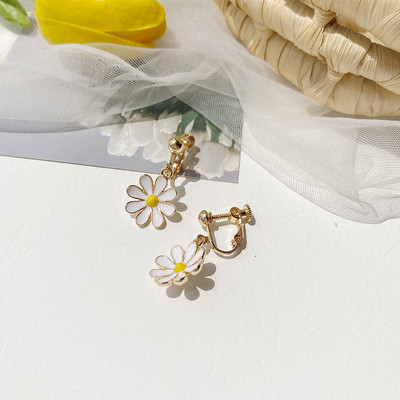 Κομψά γυναικεία σκουλαρίκια σε σχήμα λουλουδιού δύο μοντέλα