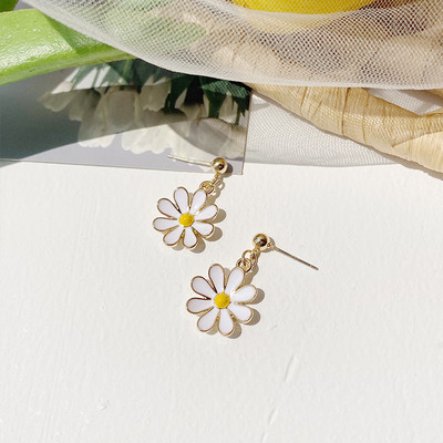 Κομψά γυναικεία σκουλαρίκια σε σχήμα λουλουδιού δύο μοντέλα