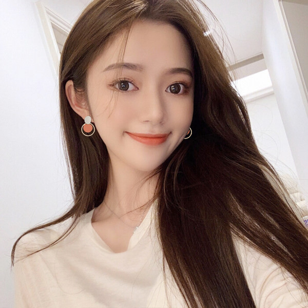 Elegantne ženske okrugle naušnice jednobojni model