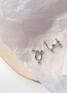 Μοντέρνα γυναικεία σκουλαρίκια με χρωματιστή πέτρα