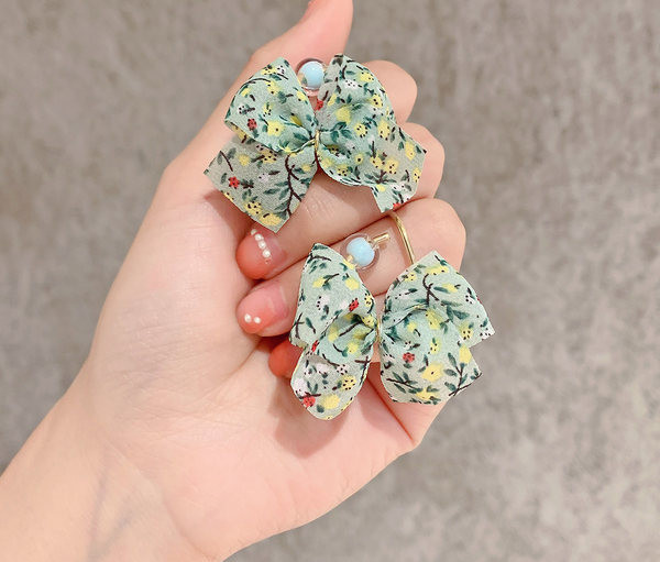 Дамски обеци от текстил с флорални мотиви и перли