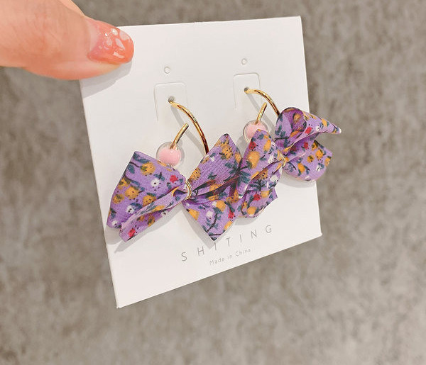 Дамски обеци от текстил с флорални мотиви и перли