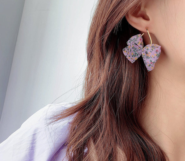 Дамски обеци от текстил с флорални мотиви и перли