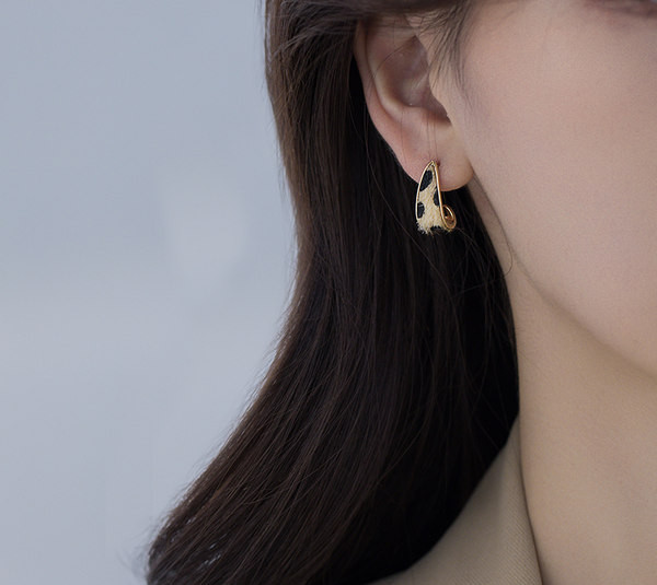 Μικρά γυναικεία σκουλαρίκια με πουά