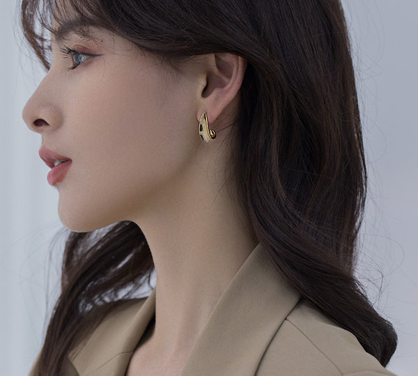 Μικρά γυναικεία σκουλαρίκια με πουά