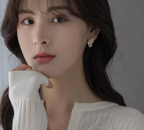 Κομψά σκουλαρίκια με πέτρες και πέρλα - χρυσό χρώμα