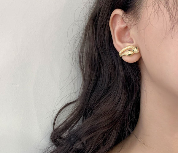 Дамски обеци във формата на змия с декоративни камъни