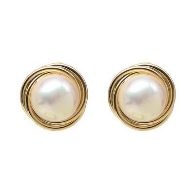 Дамски перлени обеци в златист цвят 