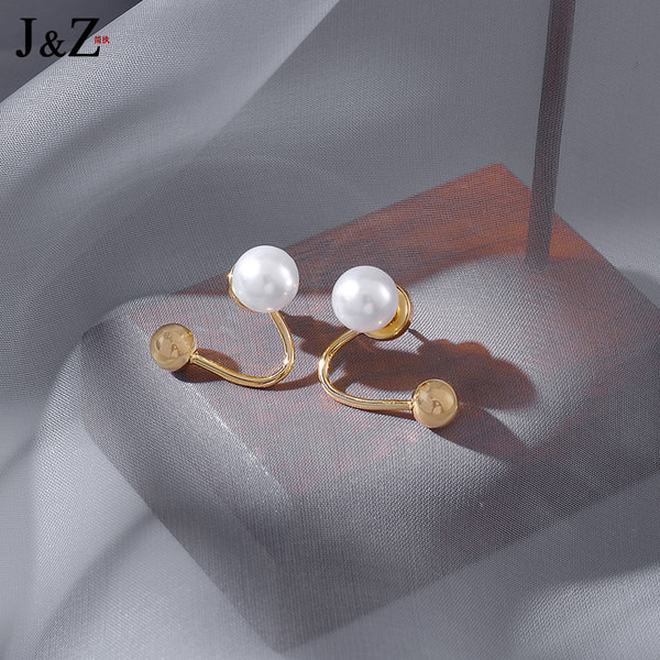 Дамски обеци с перла в златист цвят