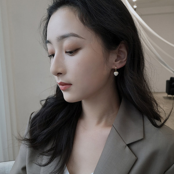 Дамски обеци с камъни във формата на сърца