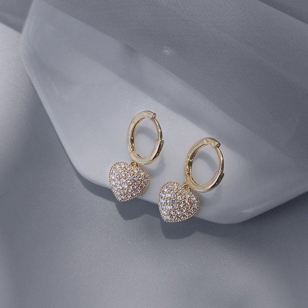 Дамски обеци с камъни във формата на сърца