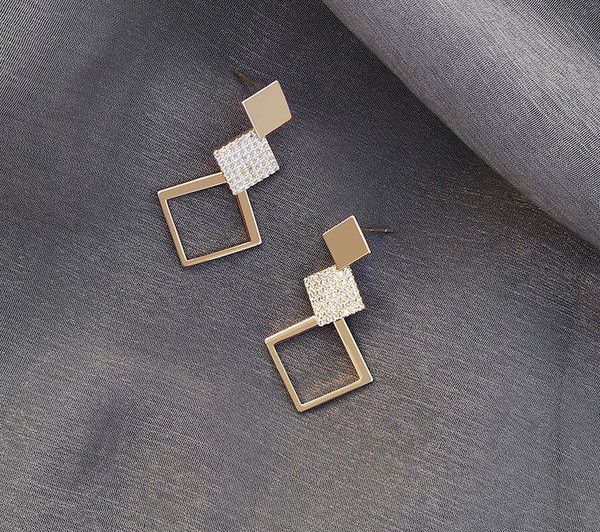 Висящи дамски обеци с геометрични фигури и камъни