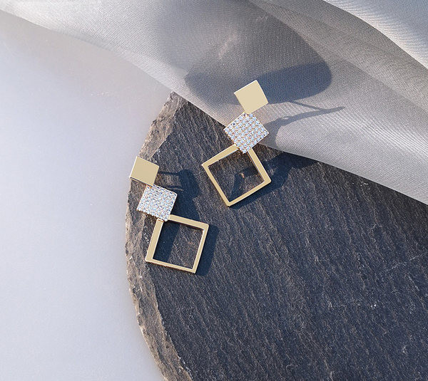 Висящи дамски обеци с геометрични фигури и камъни