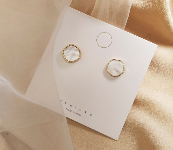 Елегантни дамски кръгли обеци къс модел