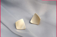 Нов модел дамски обеци с нестандартна форма 