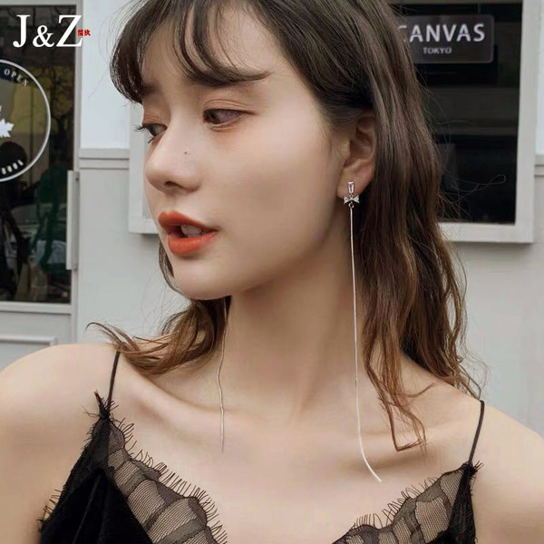 Модерни дамски висящи обеци  в сребрист цвят