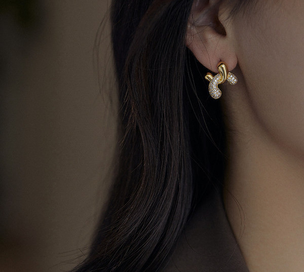 Дамски златисти  обеци с камъни