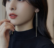 Елегантни дамски дълги обеци в златист цвят