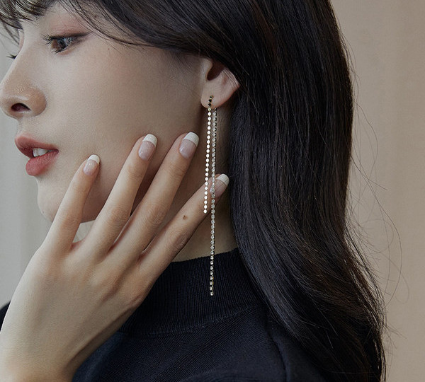 Елегантни дамски дълги обеци в златист цвят