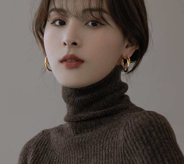 Дамски обеци тип халки  в златист цвят