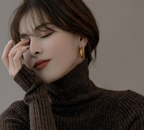 Дамски обеци тип халки  в златист цвят