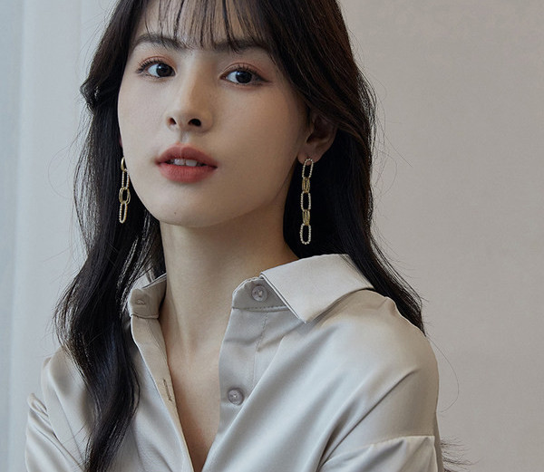 Висящи дамски обеци с камъни - златист цвят 