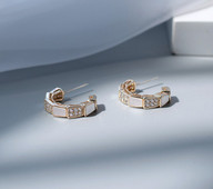 Дамски стилни обици с камъни къс модел